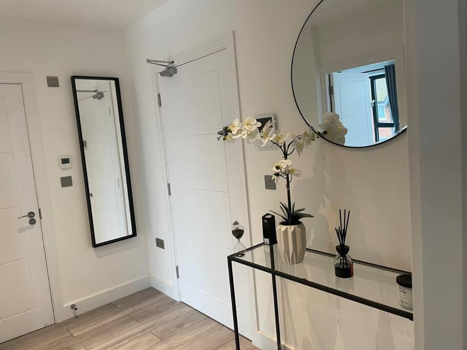 Stylish And Cosy 2 Bedroom Flat In London Borough of Croydon Exterior foto