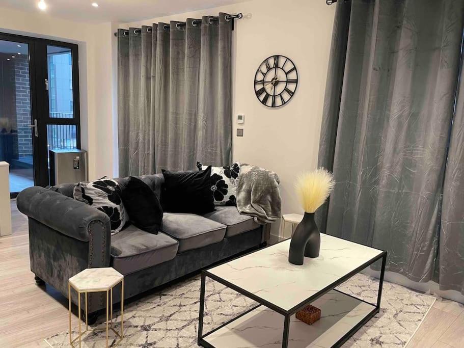 Stylish And Cosy 2 Bedroom Flat In London Borough of Croydon Exterior foto